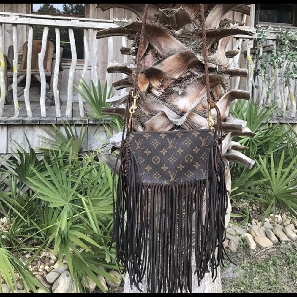 💎SOLD💎Louis Vuitton boho fringe crossbody